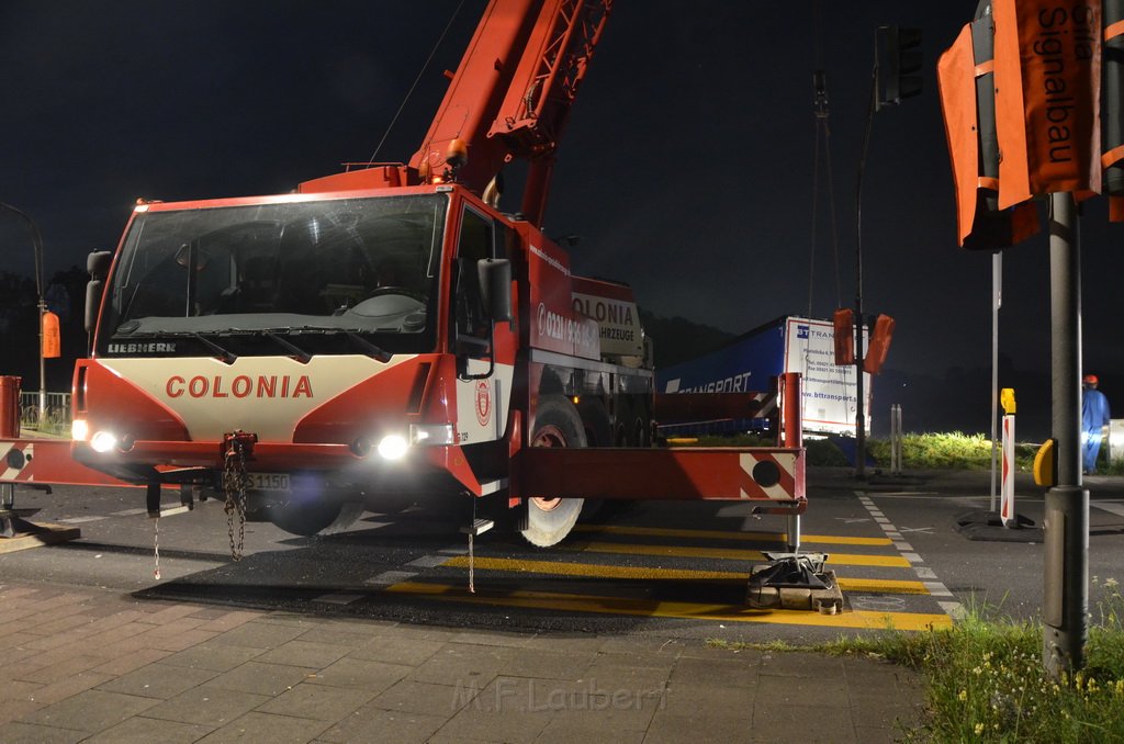 VU LKW umgestuerzt Feldkassel Industriestr Robert Boschstr P239.JPG